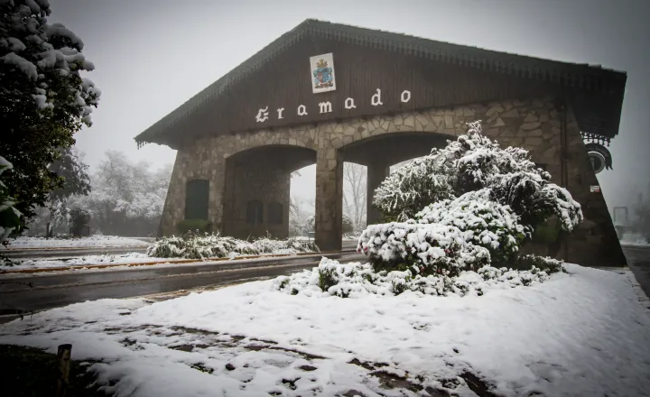 destinos: Cartão postal de gramado