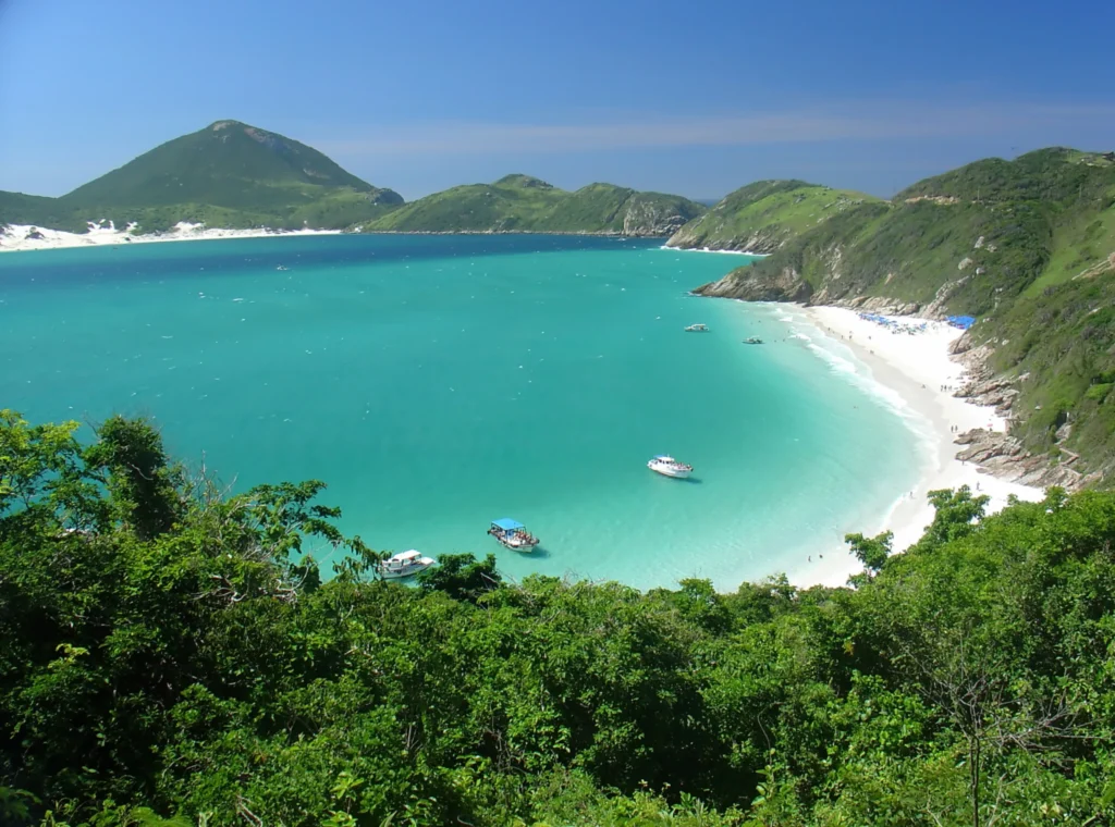 destinos: imagem aérea de arraial do cabo.