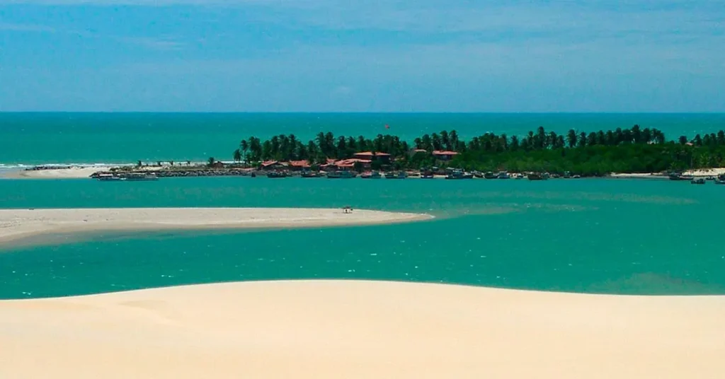 Descubra as 6 Praias Secretas do Ceará de Tirar o Fôlego que Você não Conhecia e desfrute de paraísos escondidos, com beleza natural única.